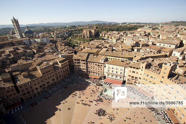 Ansicht der Piazza del Campo aus dem Turm des Mangia  Siena  UNESCO Weltkulturerbe  Toskana  Italien  Europa