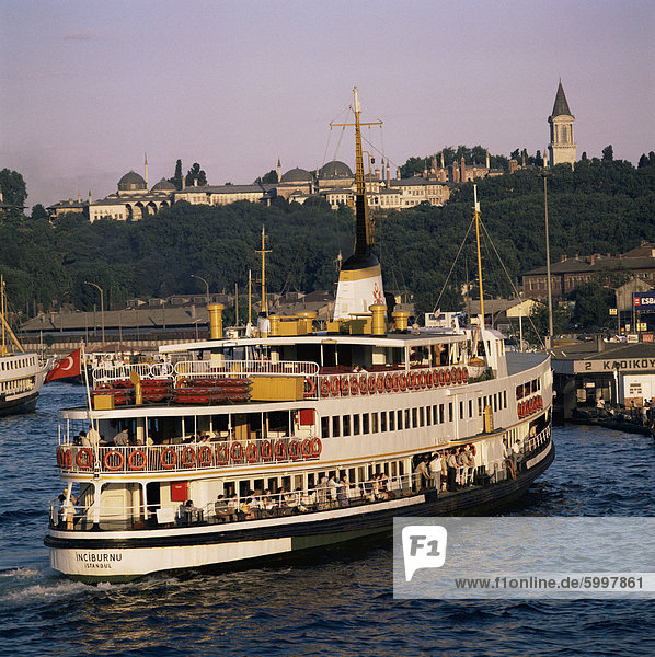 Bosporus Fähre  Istanbul  Türkei  Eurasien