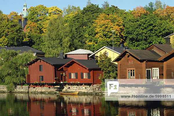 Fisherman's cottages beside the river  Porvoo (Borga)  Finland  Scandinavia  Europe