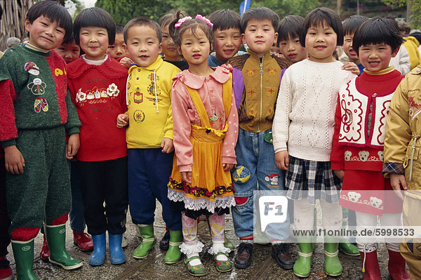 Gruppenfoto von Kleinkindern  Guland Island  China  Asien