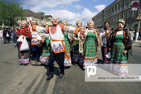 Tänzer  Sommerfest  Sergiew Possad  Russland  Europa