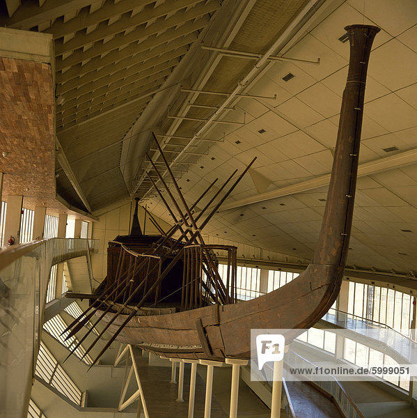 Sonne Boot ausgegraben an Stelle der Cheops-Pyramide  Gizeh  jetzt im Museum in Gizeh  Kairo  Ägypten  Nordafrika  Afrika