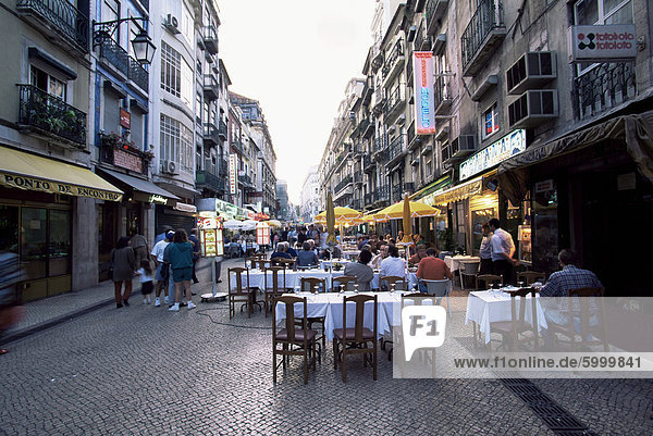 Fußgängerzone mit Restaurants  Rossio Bezirk  Lissabon  Portugal  Europa