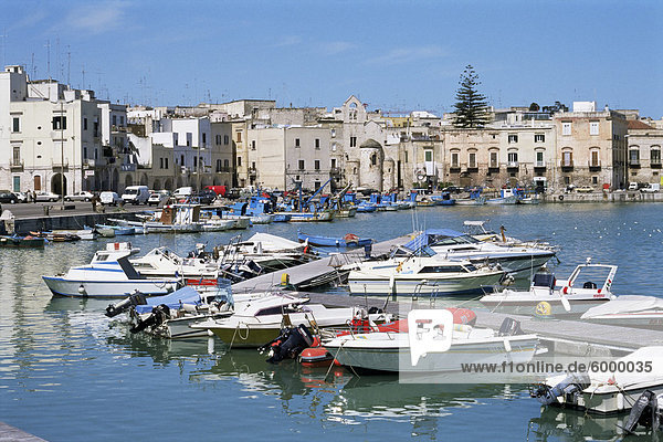 Der Hafen  Trani  Apulien  Italien  Mittelmeer  Europa