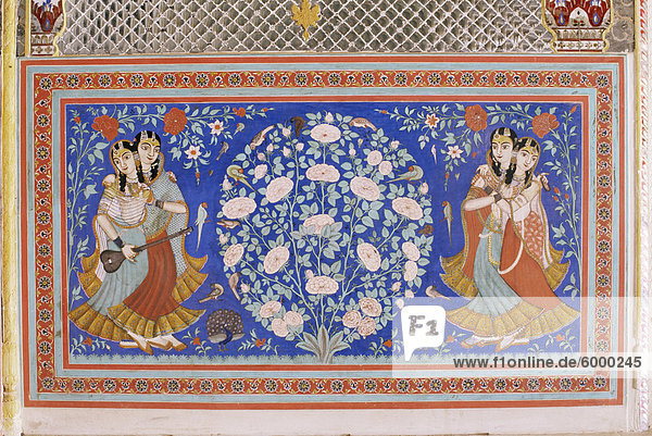 Detail der exquisiten Wandmalerei im Sheesh Mahal (Halle)  Samode Palast  Samode  Rajasthan Zustand  Indien  Asien