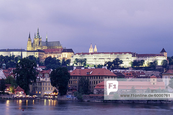 Prager Burg und St. Vitus Kathedrale  Prag  Tschechische Republik  Europa
