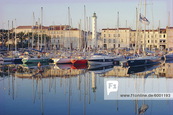 Der Hafen in den Abend  La Rochelle  Poitou-Charentes  Frankreich  Europa
