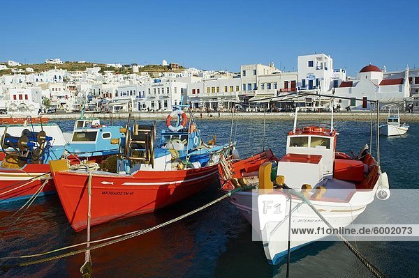 Alten Hafen und Rote Kirche  Mykonos-Stadt  Chora  Insel Mykonos  Cyclades  griechische Inseln  Griechenland  Europa