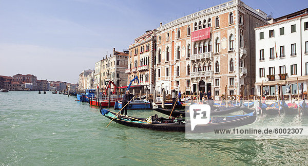 Traffic on the Grand Canal  Venice  UNESCO World Heritage Site  Veneto  Italy  Europe