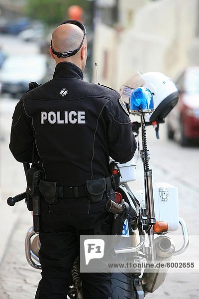 Griechischer Polizist  Thessaloniki  Griechenland  Europa