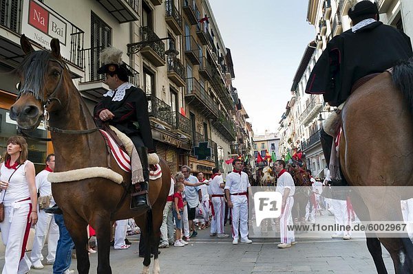 Parade of bullfight horsemen and mules  San Fermin festival  Pamplona  Navarra (Navarre)  Spain  Europe
