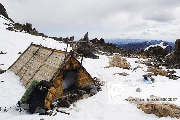 Hütte am Lager Berlin bei 6000m  Aconcagua 6962m  höchste Berg in Südamerika  Aconcagua Provincial Park  Anden Berge  Argentinien  Südamerika