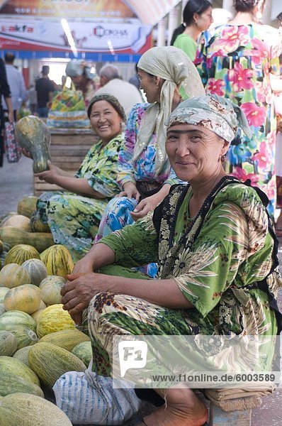 Market women selling pumpkins  Khojand  Tajikistan  Central Asia  Asia