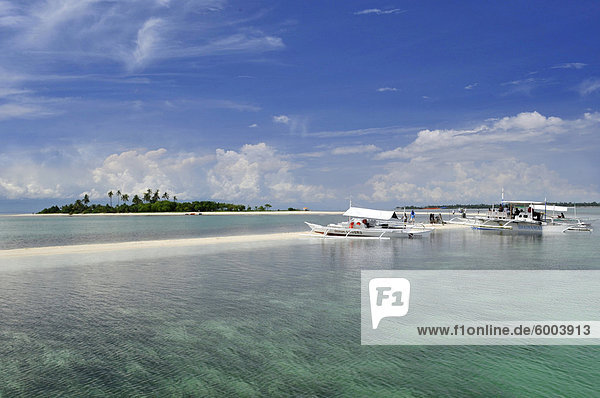Einsame Insel vor der Küste von Alona Beach  Panglao  Bohol  Philippinen  Südostasien  Asien