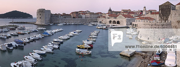 Old Town harbour at dawn  Dubrovnik  Croatia  Europe