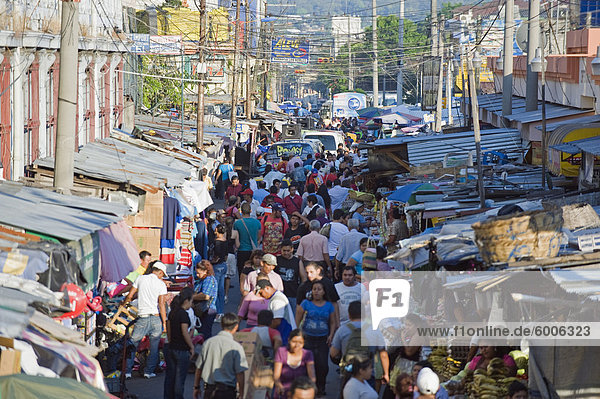 Straßenmarkt  San Salvador  El Salvador  Mittelamerika