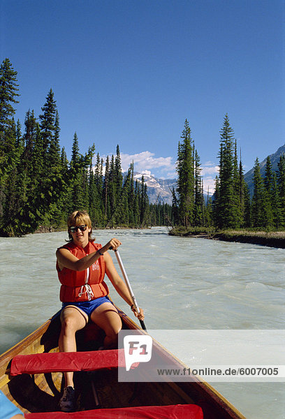 Kanutour  Kicking Horse River  Rocky Mountains  British Columbia  Kanada  Nordamerika
