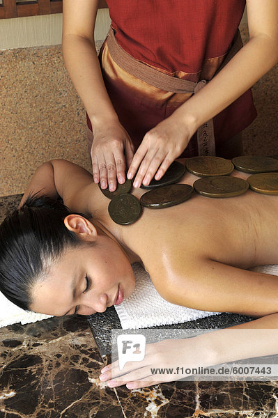 Himalayan Healing Stone Signature Massage Behandlung im Chi-Spa im Shangri-La Mactan Resort and Spa in Cebu Philippinen Südostasien Asien