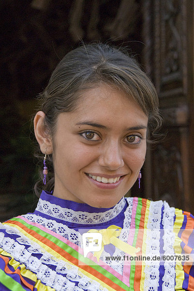 Young Mexican woman in traditional dress  Tlaquepaque  Jalisco  Mexico  North America