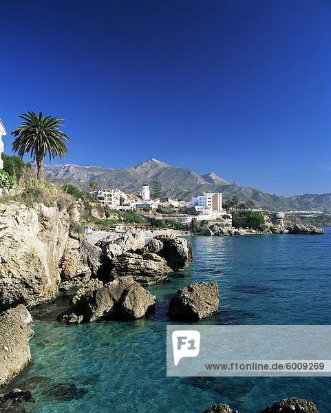 Felsbrocken Europa Berg Küste Stadt Ansicht vorwärts Andalusien Malaga Nerja Spanien