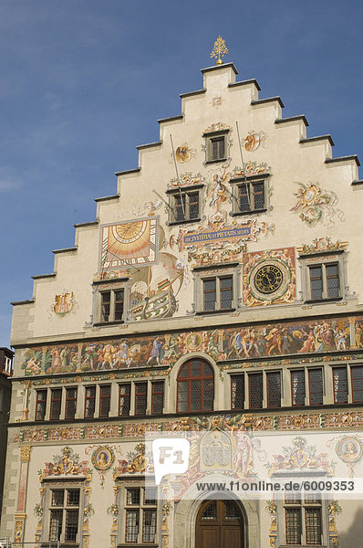 Giebel mit Wandmalereien  Rathaus  Lindau  Bayern  am Bodensee  Deutschland  Europa