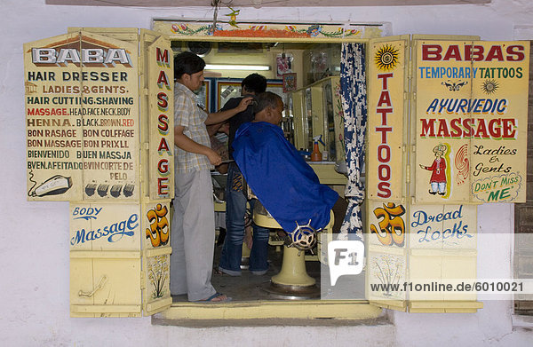 An old barber's shop in Pushkar  Rajasthan  India  Asia
