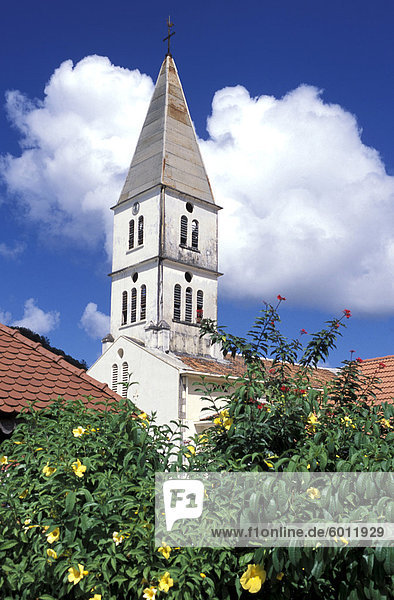 Kirche in dem Dorf Les Anses-d'Arlets  Martinique  Westindische Inseln  Karibik  Mittelamerika
