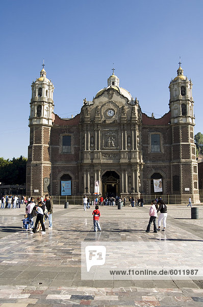 Die Antigua Basilika direkt neben der Basilika de Guadalupe  Mexiko-Stadt  Mexiko  Nordamerika