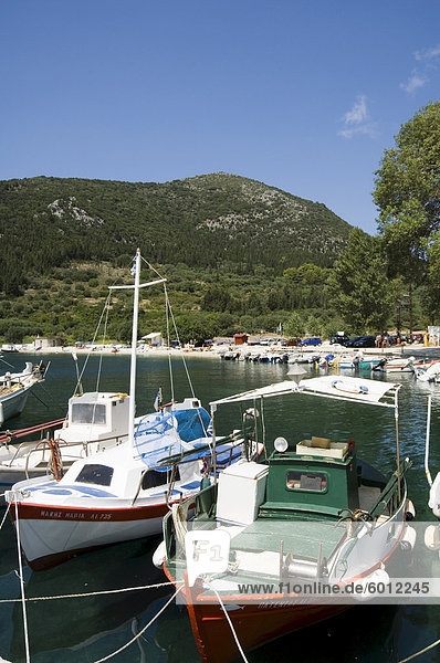 Fischerboote  Poli Bay  Ithaka  Ionische Inseln  griechische Inseln  Griechenland  Europa