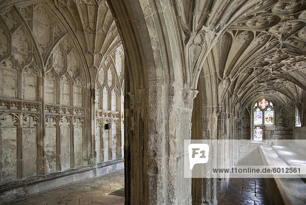 Innere Klöster und Mönche Lavatorium mit Fan Vaulting  Kathedrale von Gloucester  Gloucester  Gloucestershire  England  Vereinigtes Königreich  Europa
