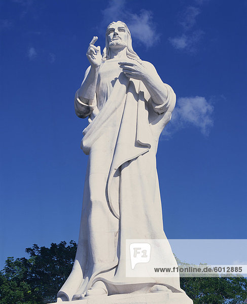 Weiße Steinstatue Jesu Christi in Havanna  Kuba  Westindische Inseln  Mittelamerika
