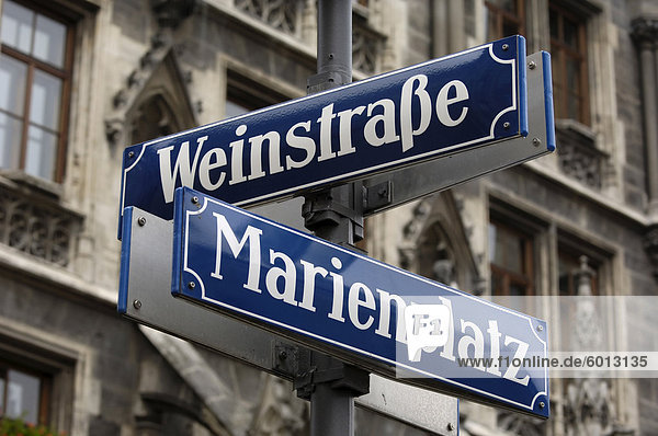 Straße unterzeichnet den Marienplatz und Weinstraße  München (München)  Bayern (Bayern)  Deutschland  Europa