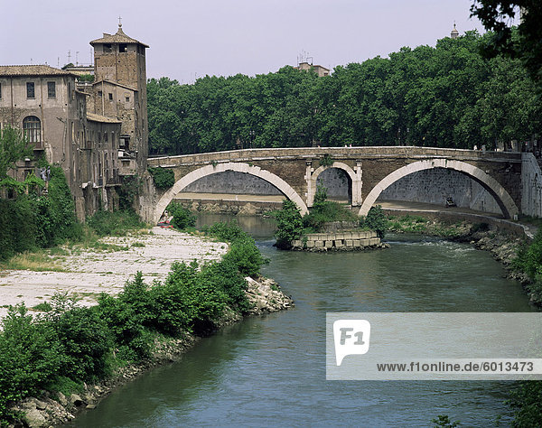 Ponte Quatro Capi (Pons Fabricius)  dating back to 62BC  River Tiber  Rome  Lazio  Italy  Europe