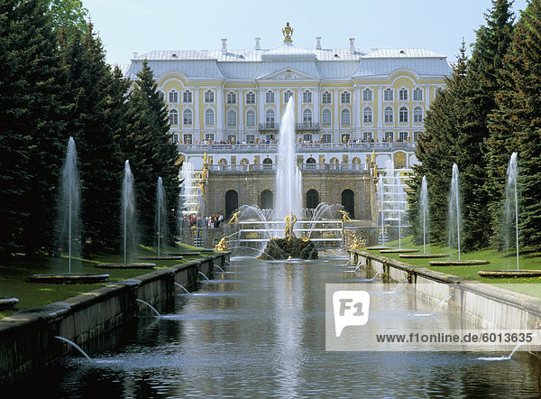 Springbrunnen Brunnen Fontäne Fontänen Europa UNESCO-Welterbe Russland