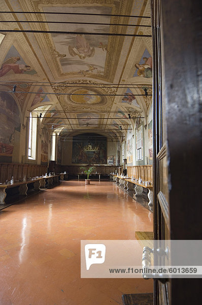 Refektorium am Benediktinerkloster berühmt für Fresken im Kreuzgang  die das Leben des Heiligen Benedikt von Nursia  Monte Oliveto Maggiore  Toskana  Italien  Europa