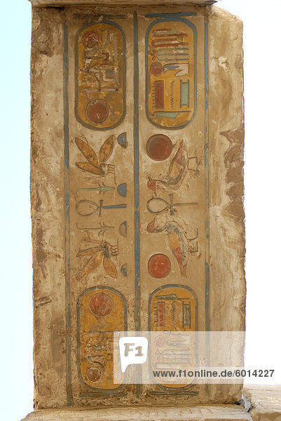 Decke der hypostyle Halle  Tempel von Karnak  in der Nähe von Luxor  Theben  UNESCO World Heritage Site  Ägypten  Nordafrika  Afrika