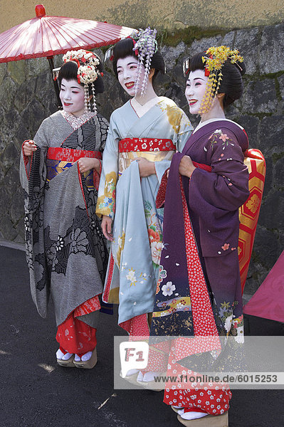 Three geishas in traditional dress posing together  Maruyama Park  Higashiyama neighbourhood  Kyoto  Kansai  Honshu  Japan  Asia