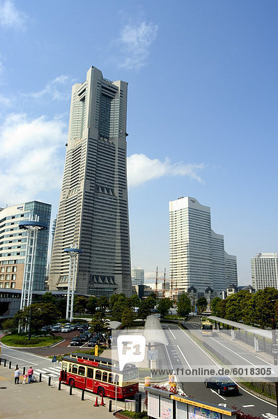 Landmark Tower  Hafengebiet  Yokohama City  der Insel Honshu  Japan  Asien