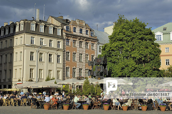 Straßencafé  Doma Square  Riga  Lettland  Baltikum  Europa