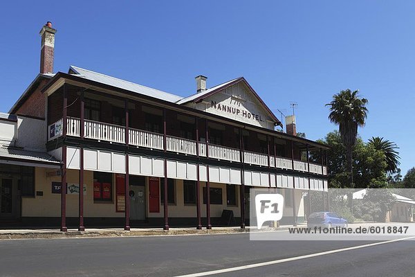 Das Nannup Hotel  einem traditionellen australischen Hotel und Bar  in Nannup  Western Australia  Australien  Pazifik