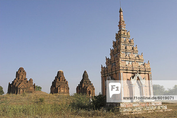 Payathonzu Komplex von drei Ziegel Schreine mit Sikara  die miteinander verbunden sind  Salay (Verkauf)  Myanmar (Birma)  Asien