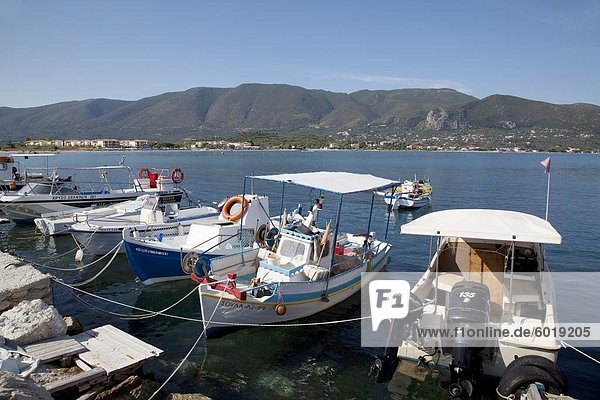 Fischerboote im Hafen  Alykanas  Zakynthos  Ionische Inseln  griechische Inseln  Griechenland  Europa