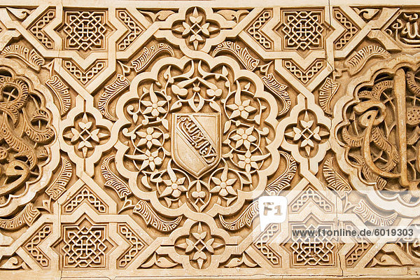 Atauriques (maurische Putz Arbeit) im Ergebnis  dass der Schild von al-Ahmur als dekoratives Design  verwendet Nasriden Palast Alhambra  UNESCO Weltkulturerbe  Granada  Andalusien  Spanien  Europa