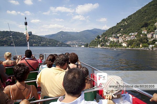 Bootsfahrt auf dem Comer See  Como  Lombardei  italienische Seen  Italien  Europa