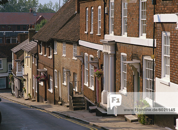 Mittelhäuser auf einem steilen Hügel  Fore Street  Old Hatfield  Hertfordshire  England  Vereinigtes Königreich  Europa