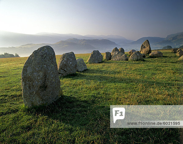 Die neolithischen Castlerigg Stone Circle im Morgengrauen  in der Nähe von Keswick  Lake District-Nationalpark  Cumbria  England  United Kigndom  Europa