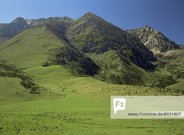Landschaft bei Arreau Midi-Pyrenees Frankreich Europa