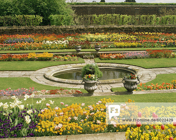 Teichgarten Hampton Court Palace Groß-London England Großbritannien Europa