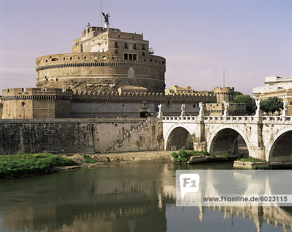 Castel San Angelo und Fluss Tiber Rom Latium Italien Europa