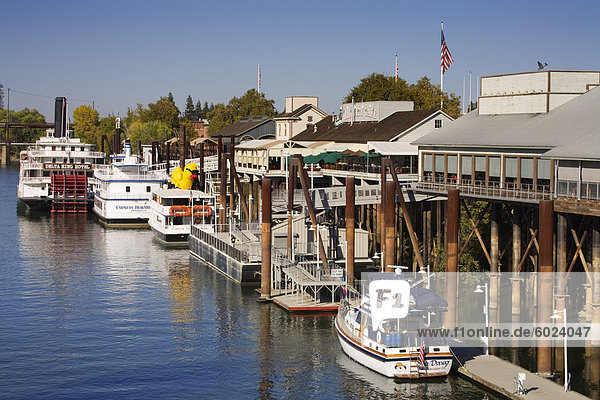 Altstadt und Sacramento River Sacramento California Vereinigte Staaten von Amerika Nordamerika